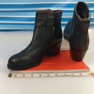 Chunky Stacked Block Heel Boots, 100%Leather Short Ankle Boot with full Zip 9us
